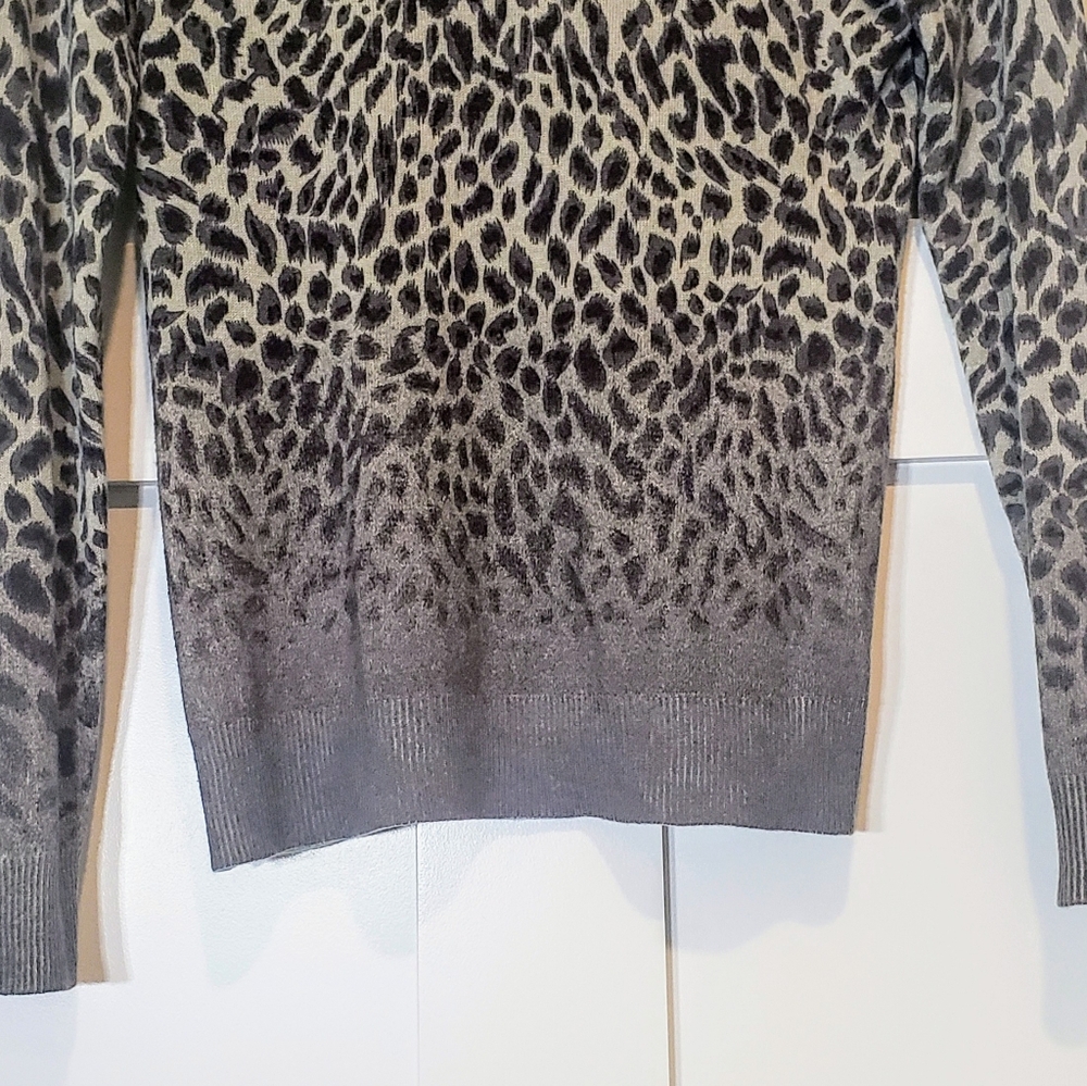 Cato Animal Print Leopard Sweater Pullover Black Gray Size Large Round Neck - Picture 3 of 10